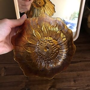 Vintage depression glass sunflower bowl